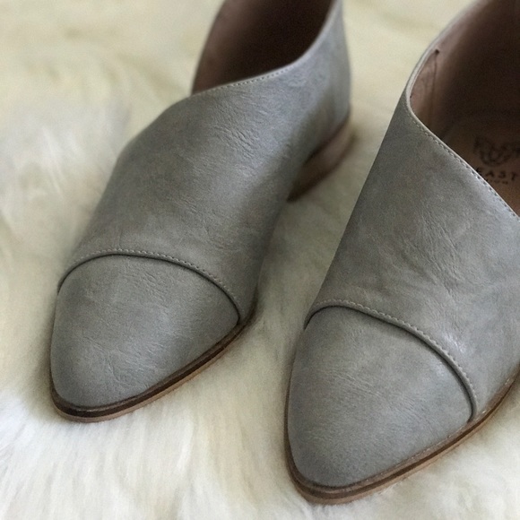 LAST 3️⃣ Vegan Leather Lt Gray Shank Flat - Picture 8 of 8